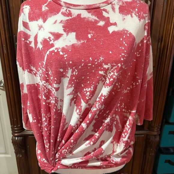 🟧 3 for $25 Women's Red and White Bleached Top - Picture 2 of 5